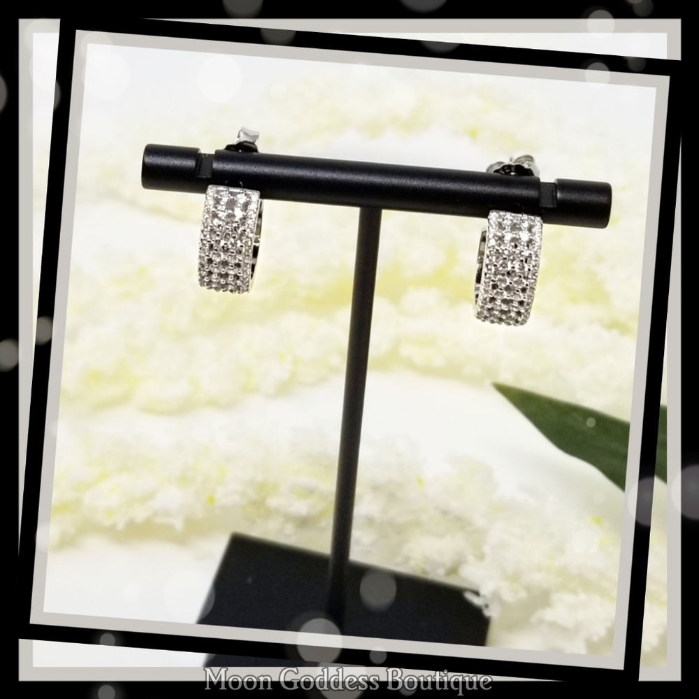 Exquisits White Sapphire J Hoop Earrings Sterling Silver Rhodium Cluster 1.35ctw - Picture 7 of 11